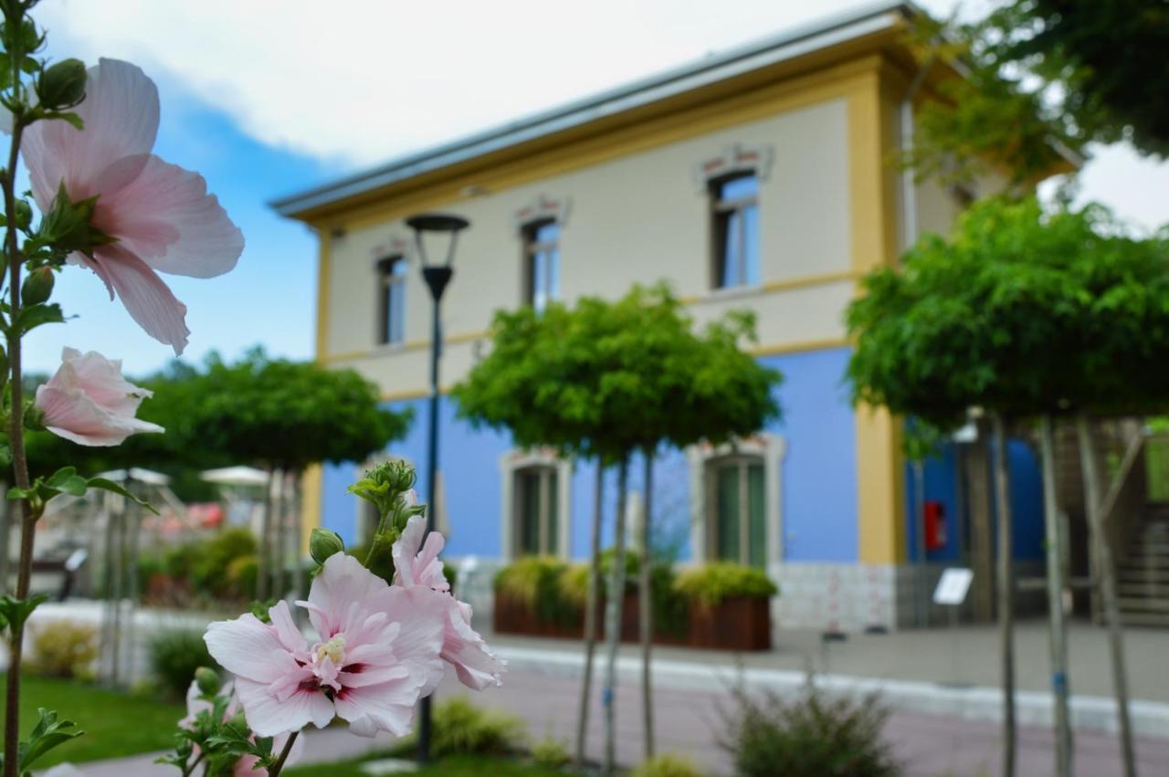 Borgo Stazione Bike Inn Валеджо-суль-Минчо Экстерьер фото