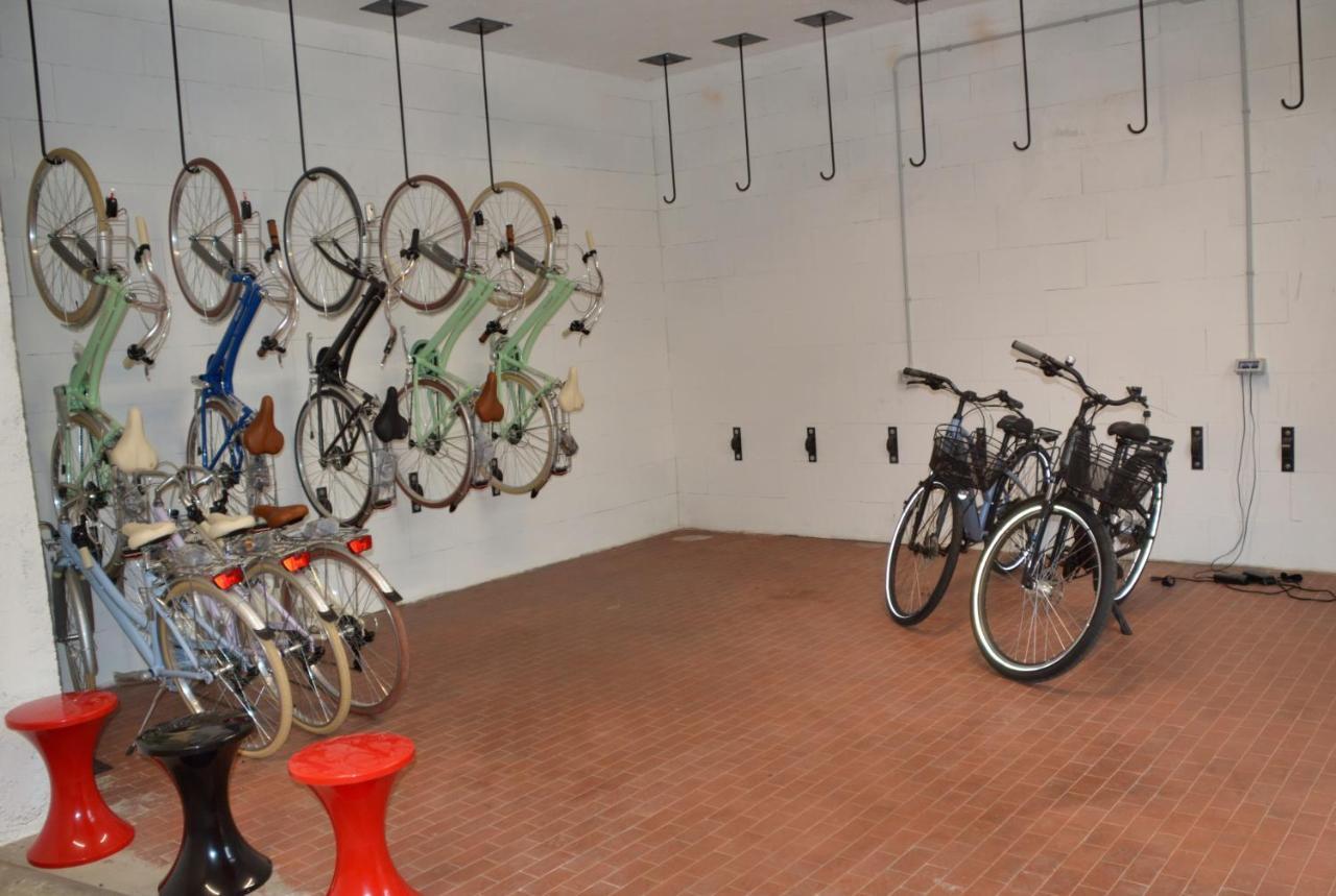 Borgo Stazione Bike Inn Валеджо-суль-Минчо Экстерьер фото