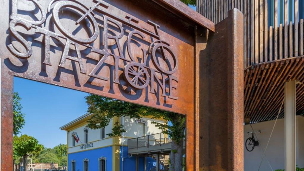 Borgo Stazione Bike Inn Валеджо-суль-Минчо Экстерьер фото